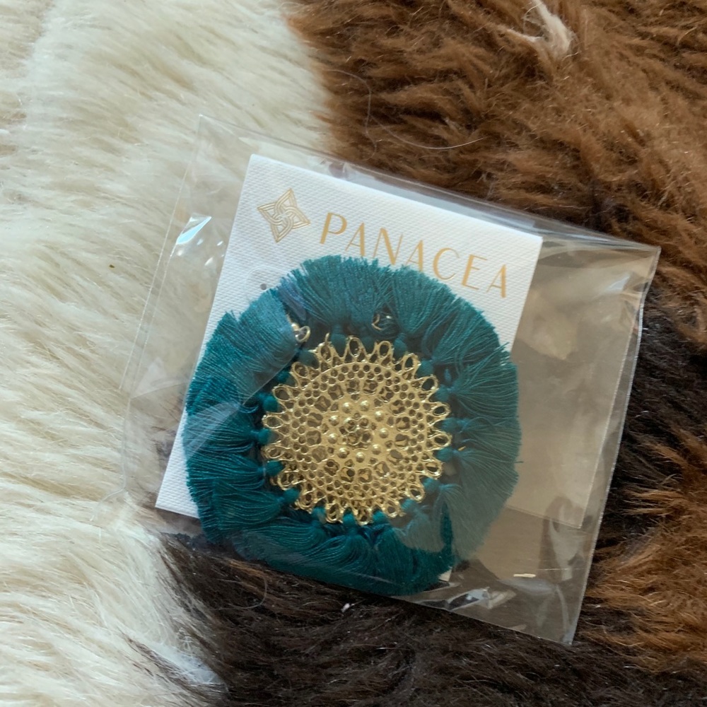 Green dangle tassel circle gold earring